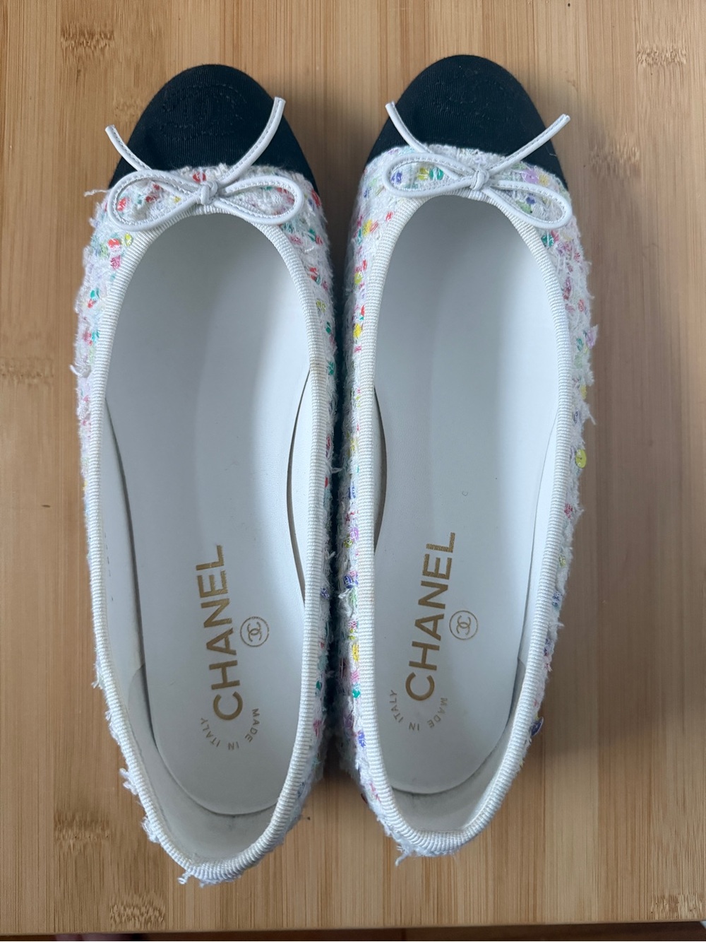 CHANEL White Tweed Ballet Flats with Multicolor Accents